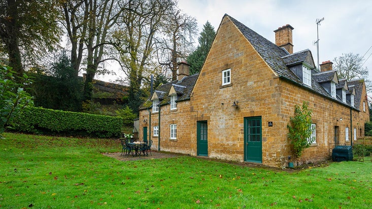 Exterior view of 1 Home Farm Drive, Banbury, Warwickshire